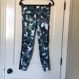 Athleta Yoga Leggings 7/8 length Medium